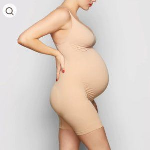SKIMS MATERNITY SCULPTING BODYSUIT MID THIGH